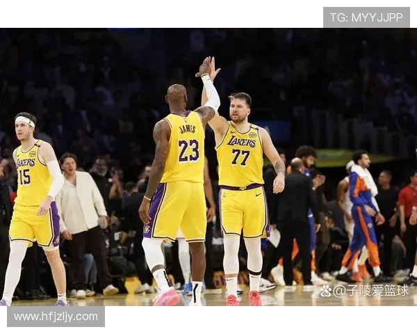 NBA今日焦点:詹姆斯领衔湖人逆转勇士 杜兰特伤愈复出助太阳大胜 NBA今日焦点:詹姆斯领衔湖人逆转勇士 杜兰特伤愈复出助太阳大胜