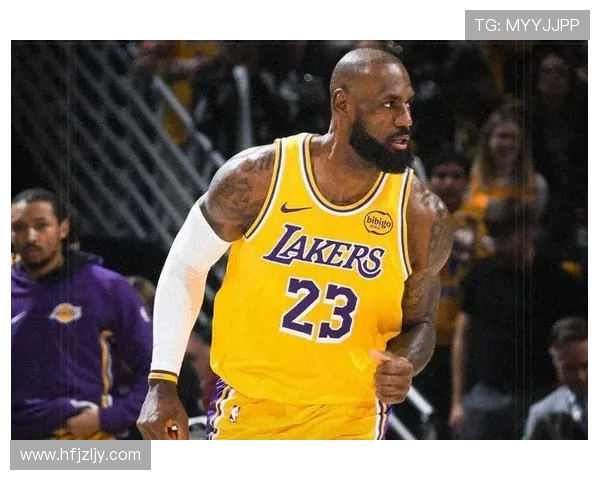 詹姆斯带领湖人逆转勇士 获得赛季首场胜利 展现强大领导力